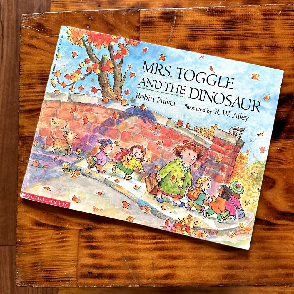 Vintage 1993 Mrs. Toggle And The Dinosaur Paperback Book